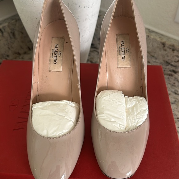Valentino Garavani original block heel pump. - Picture 3 of 6